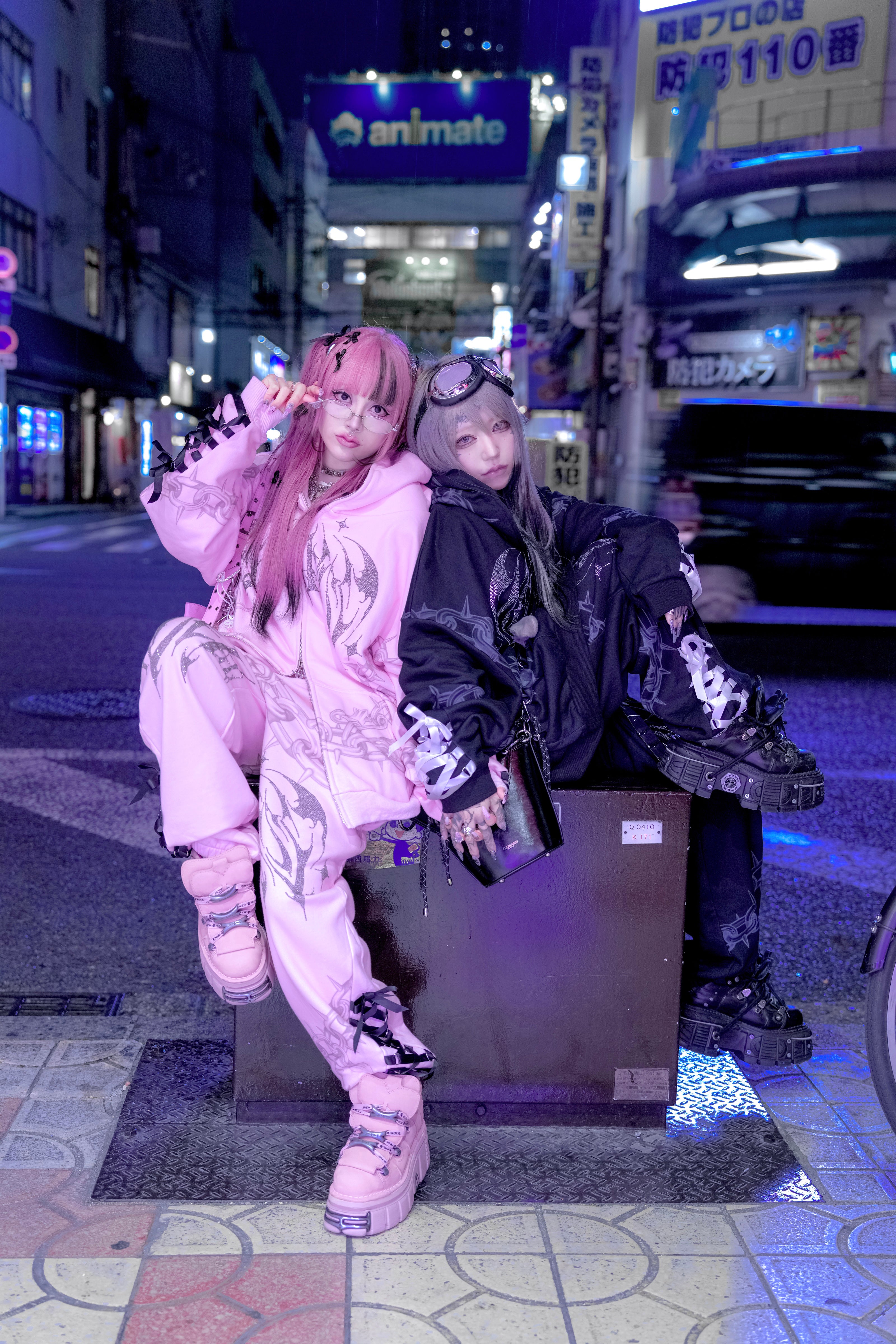 Death Kiss Chain Hoodie ♡ Baby pink