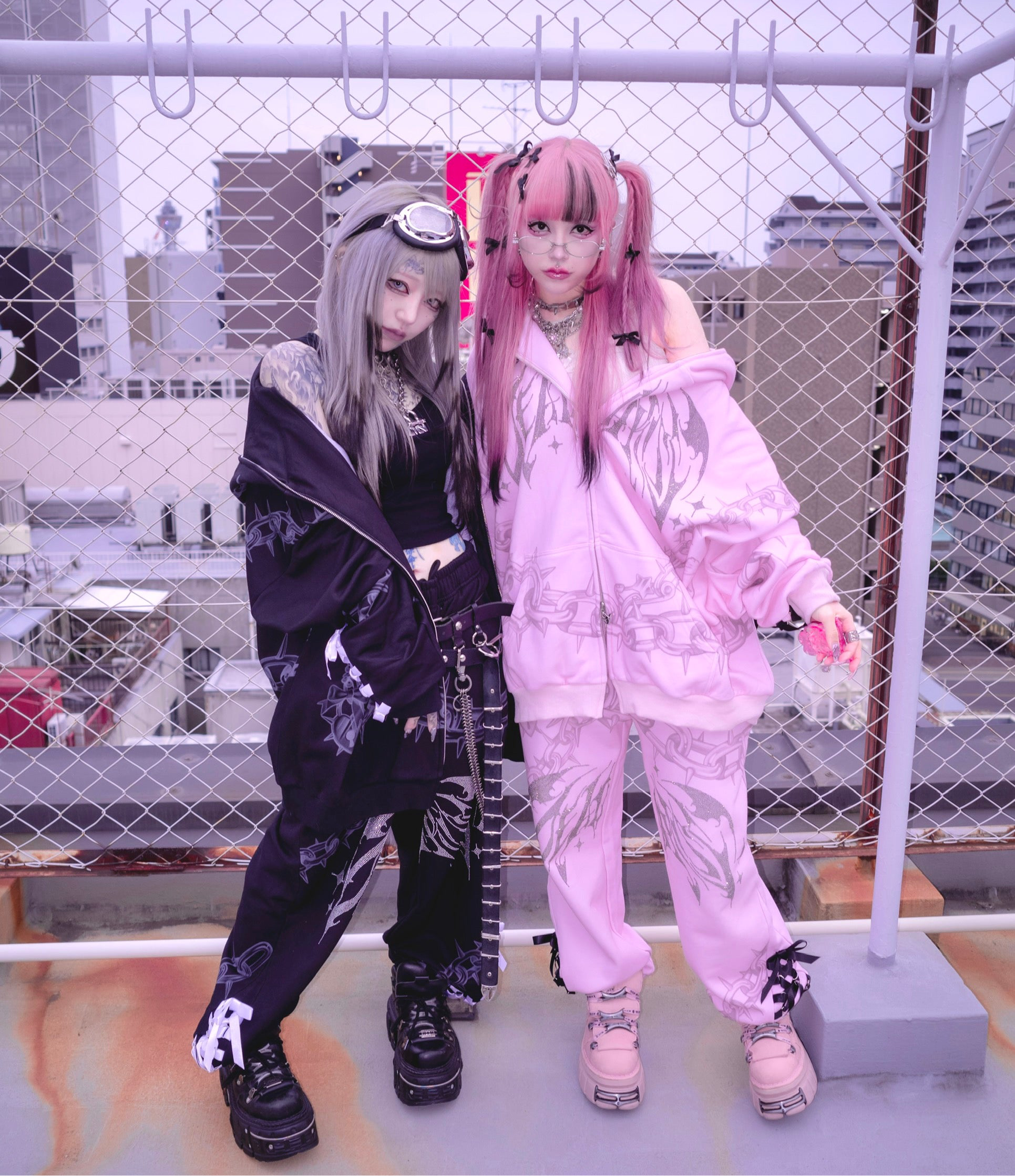 Death Kiss Chain Sweatpants ♡ Baby pink