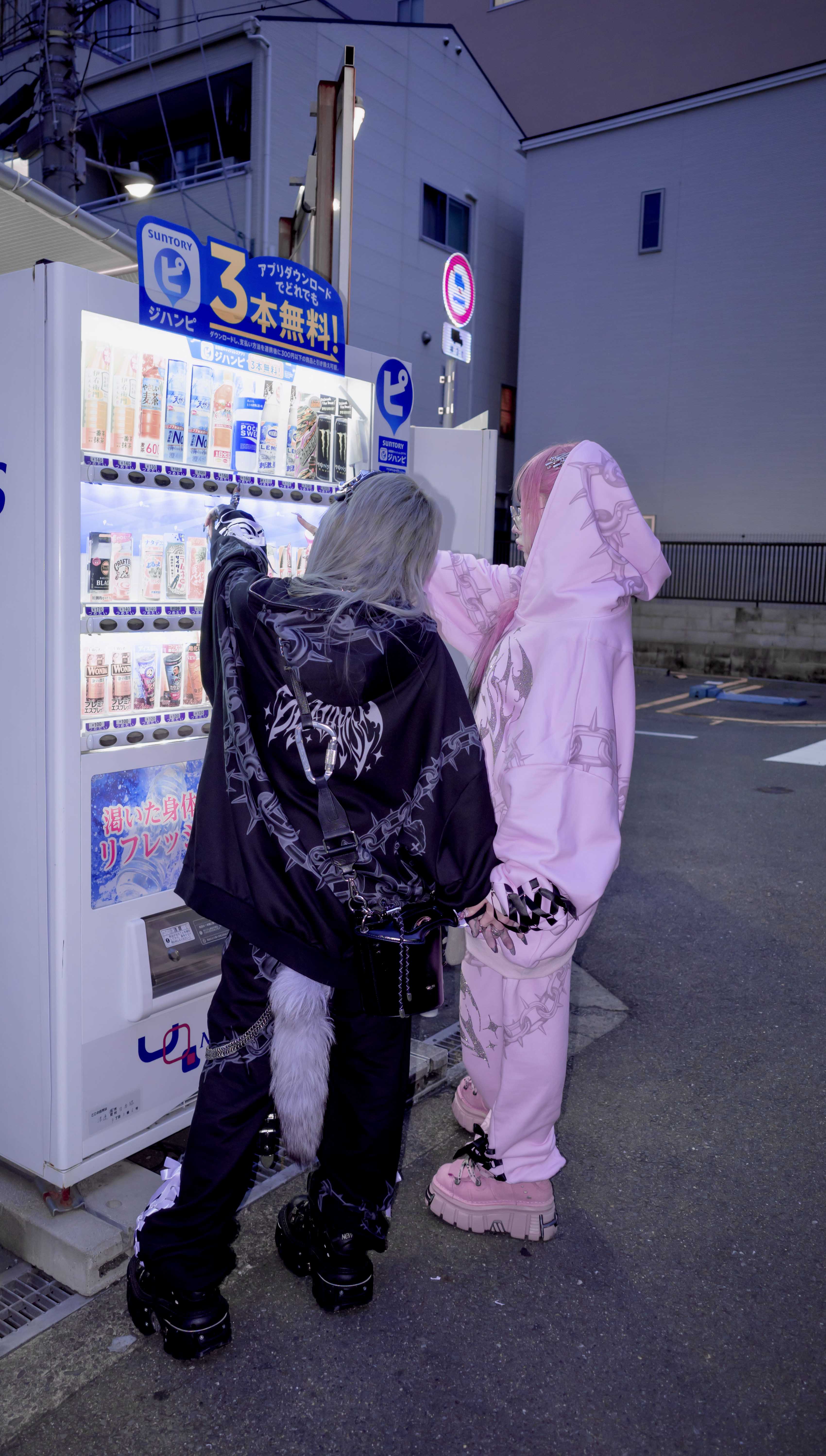 Death Kiss Chain Hoodie ♡ Black – Invasion Club