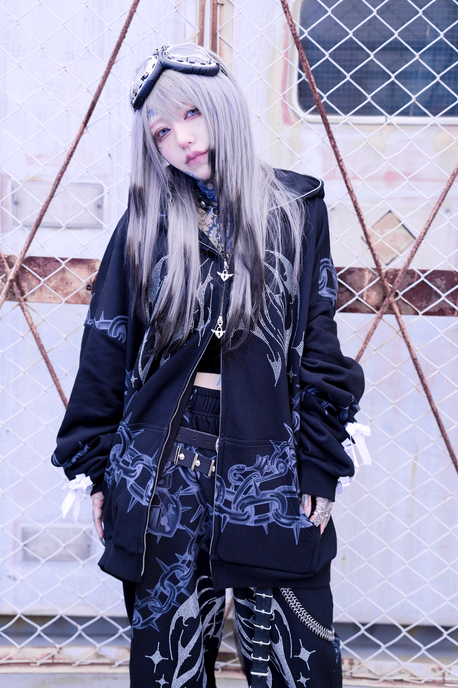 Death Kiss Chain Hoodie ♡ Black